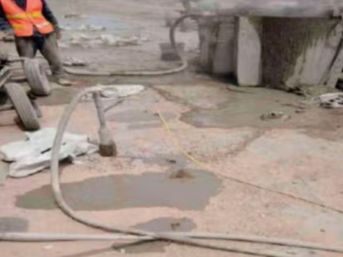 腾冲水泥混凝土路面板底注浆技术 路面脱空注浆整治方案